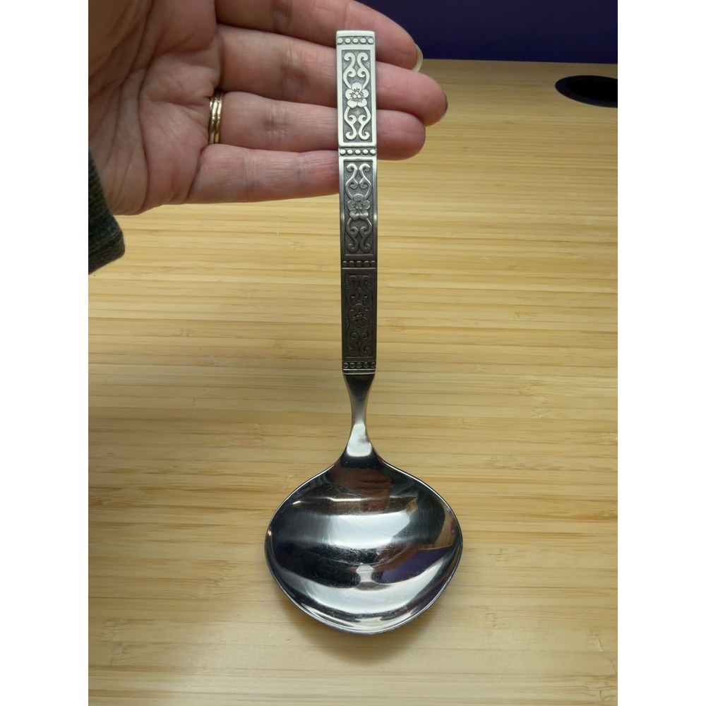 Oneida Isabella Solid Gravy Ladle Community Stainless Floral About 7"